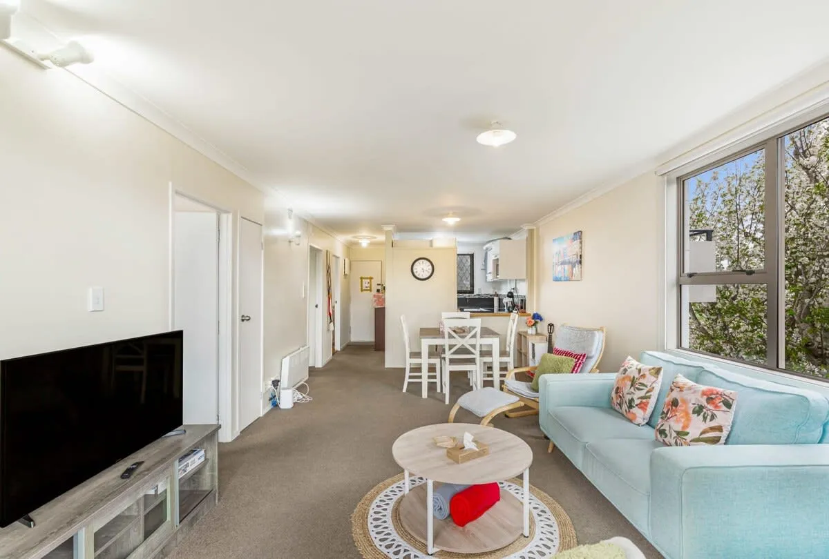 Refined Contemporary Flat In Auckland - Compact 2br With Home Office & Fast Wifi #2