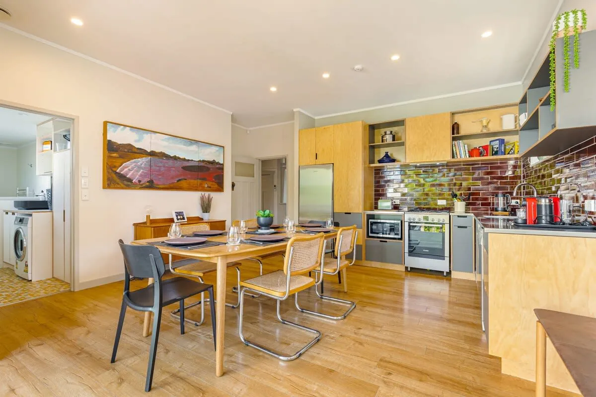 Elegant Executive Apartment Auckland - Efficient 3br With Dedicated Home Office And Fast Wi-fi #3