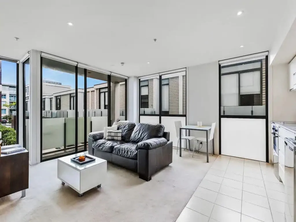 Charming Urban Flat In Auckland - Remote-ready Workspace & Gym/pool Access #4
