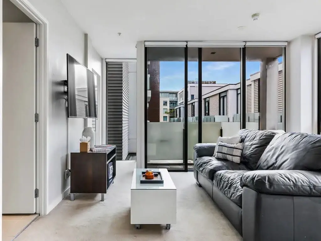 Charming Urban Flat In Auckland - Remote-ready Workspace & Gym/pool Access