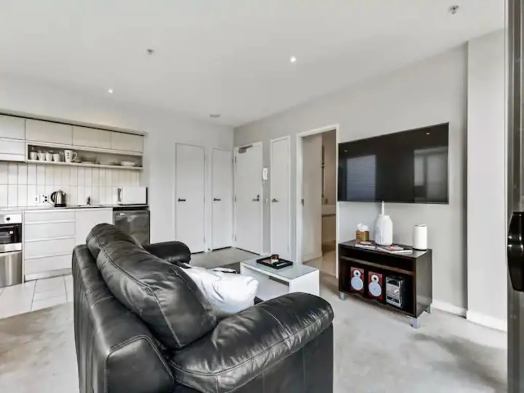 Charming Urban Flat In Auckland - Remote-ready Workspace & Gym/pool Access #5