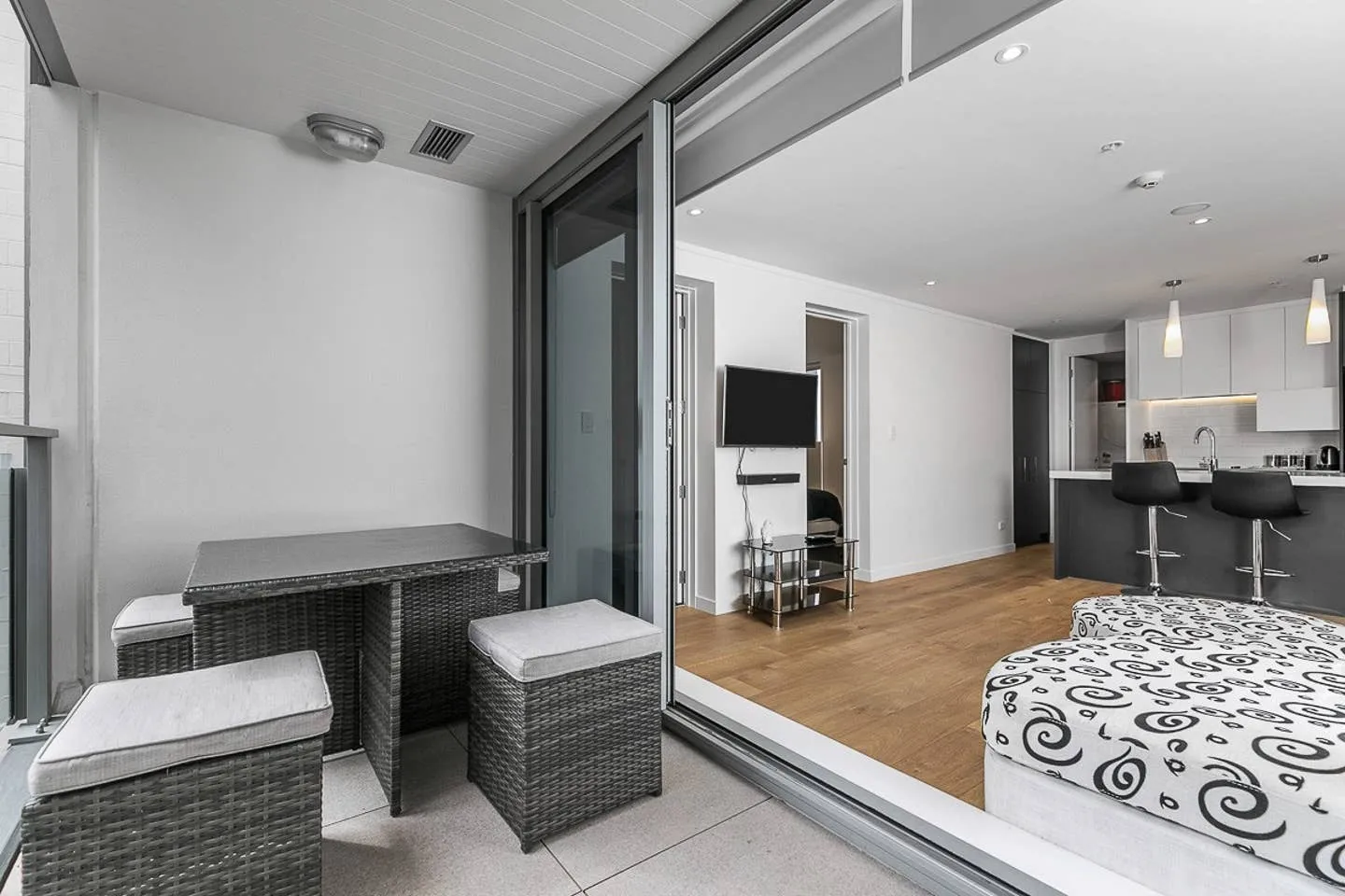 Charming Sophisticated 2br Flat In Auckland Cbd -- Digital-nomad Ready Home Office
