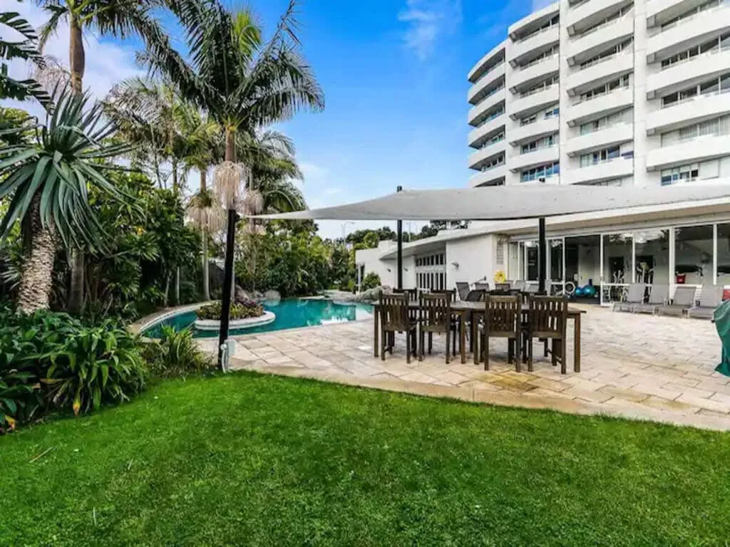 Refined Compact Flat In Auckland -- Dedicated Desk, Fast Wifi, Gym & Parking #3