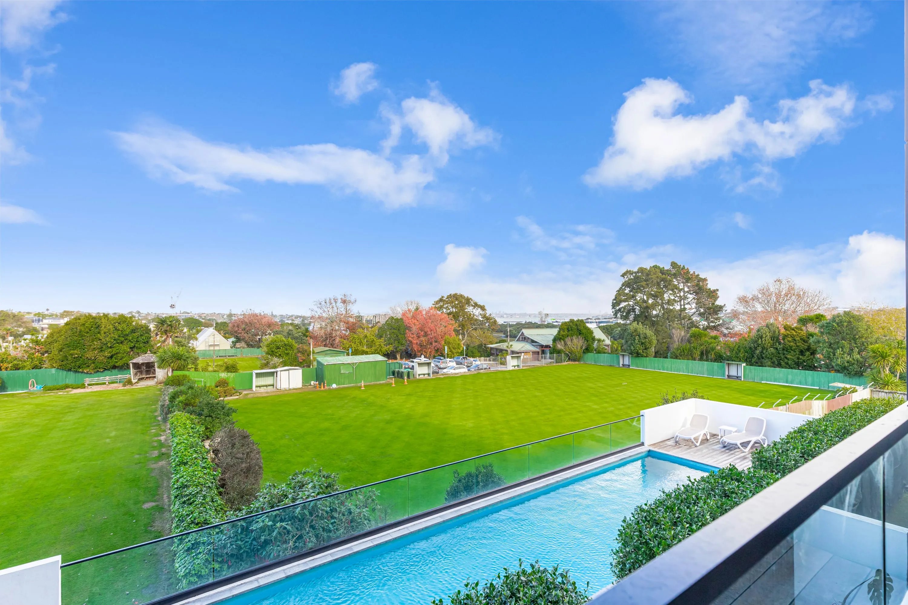 Cozy Luxurious 1br Takapuna Flat -- Work-ready Home Office For Digital Nomads