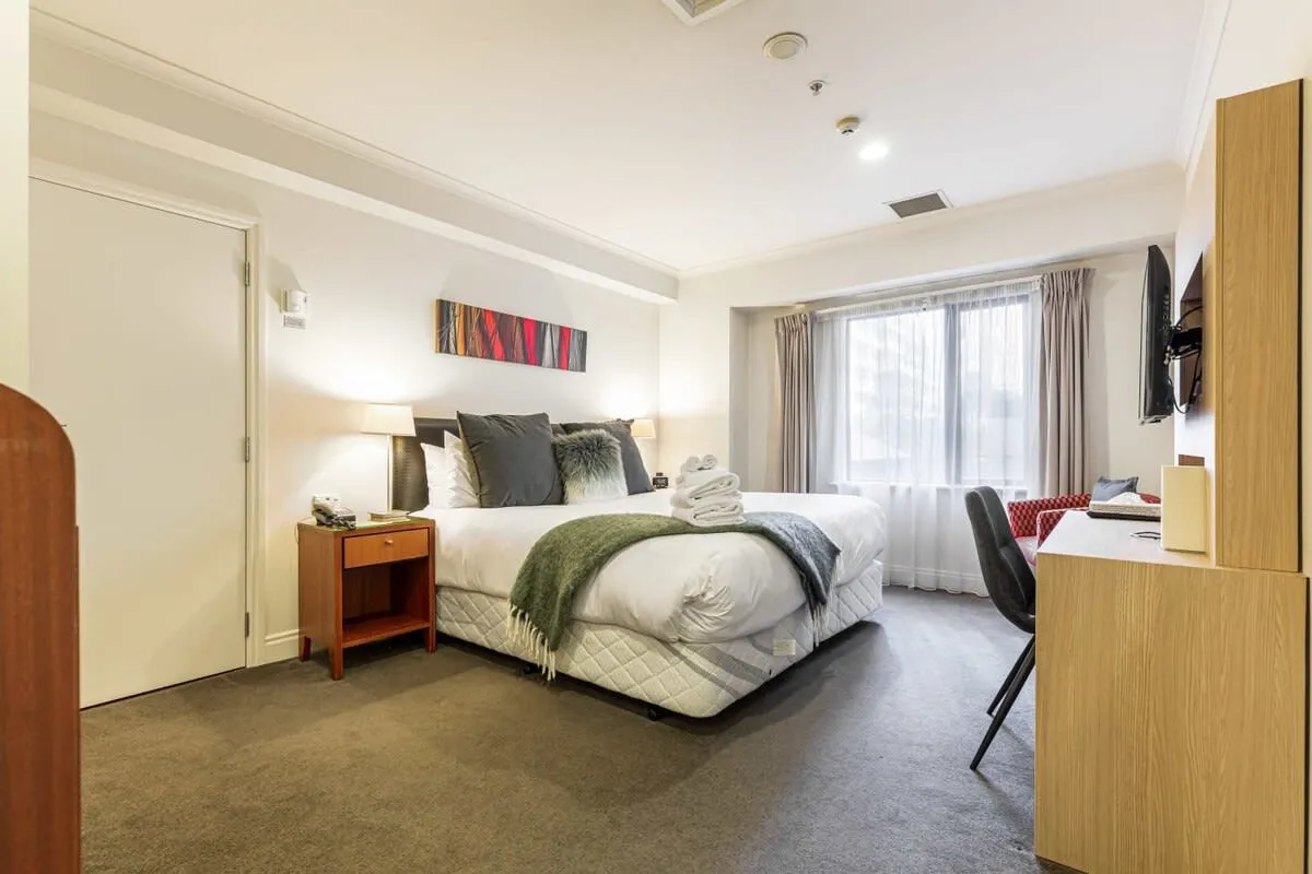 Stylish Modern Studio In Auckland: Charming Digital-nomad Setup With Dedicated Workspace