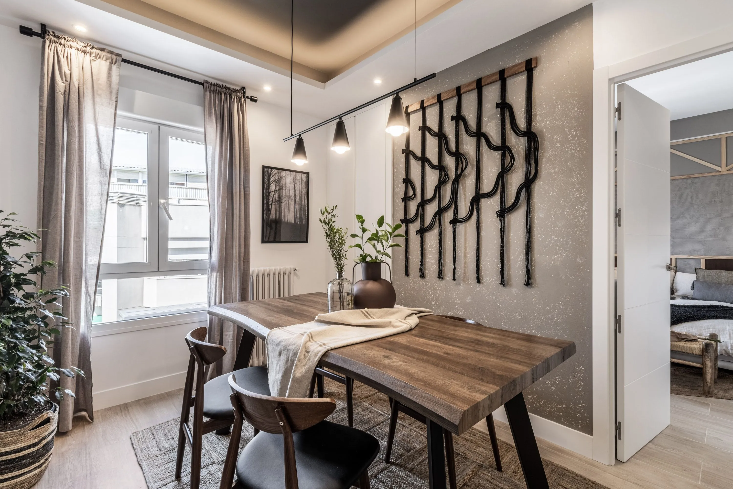 Elegant Madrid Flat With High-speed Internet & Ergonomic Workspace For Remote Work #5