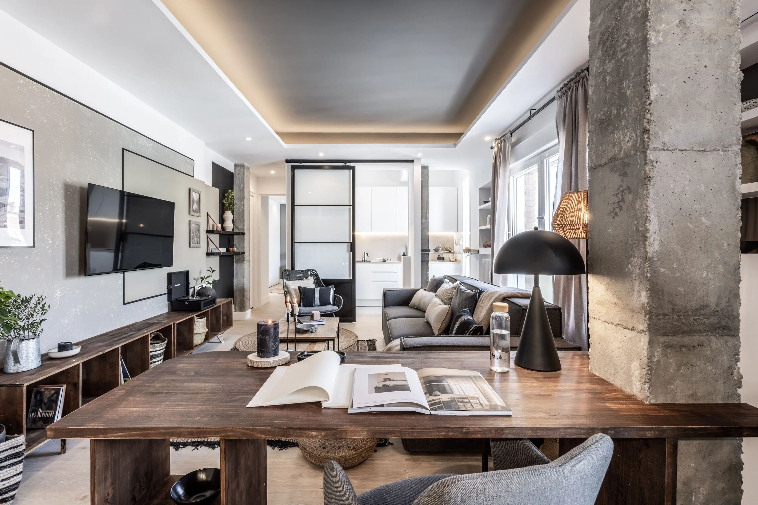 Elegant Madrid Flat With High-speed Internet & Ergonomic Workspace For Remote Work #2