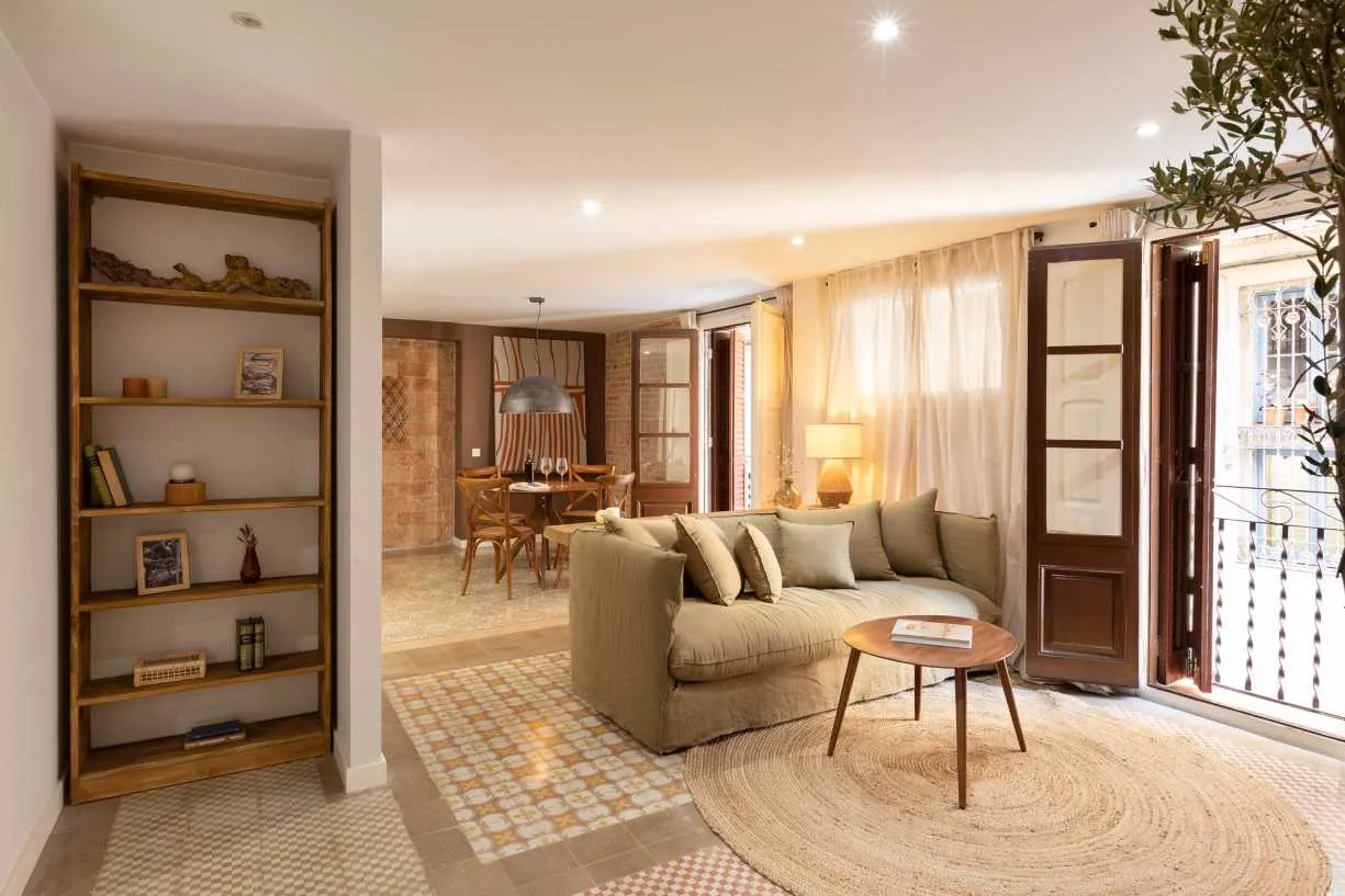 Premium Barcelona Flat With Ultra-fast Wifi, Dual Monitors & Streaming Setup For Remote Work #2