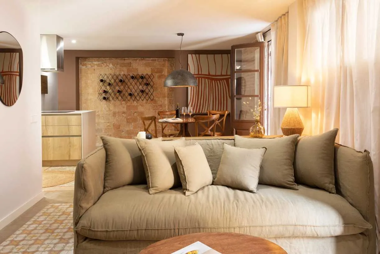 Premium Barcelona Flat With Ultra-fast Wifi, Dual Monitors & Streaming Setup For Remote Work #3