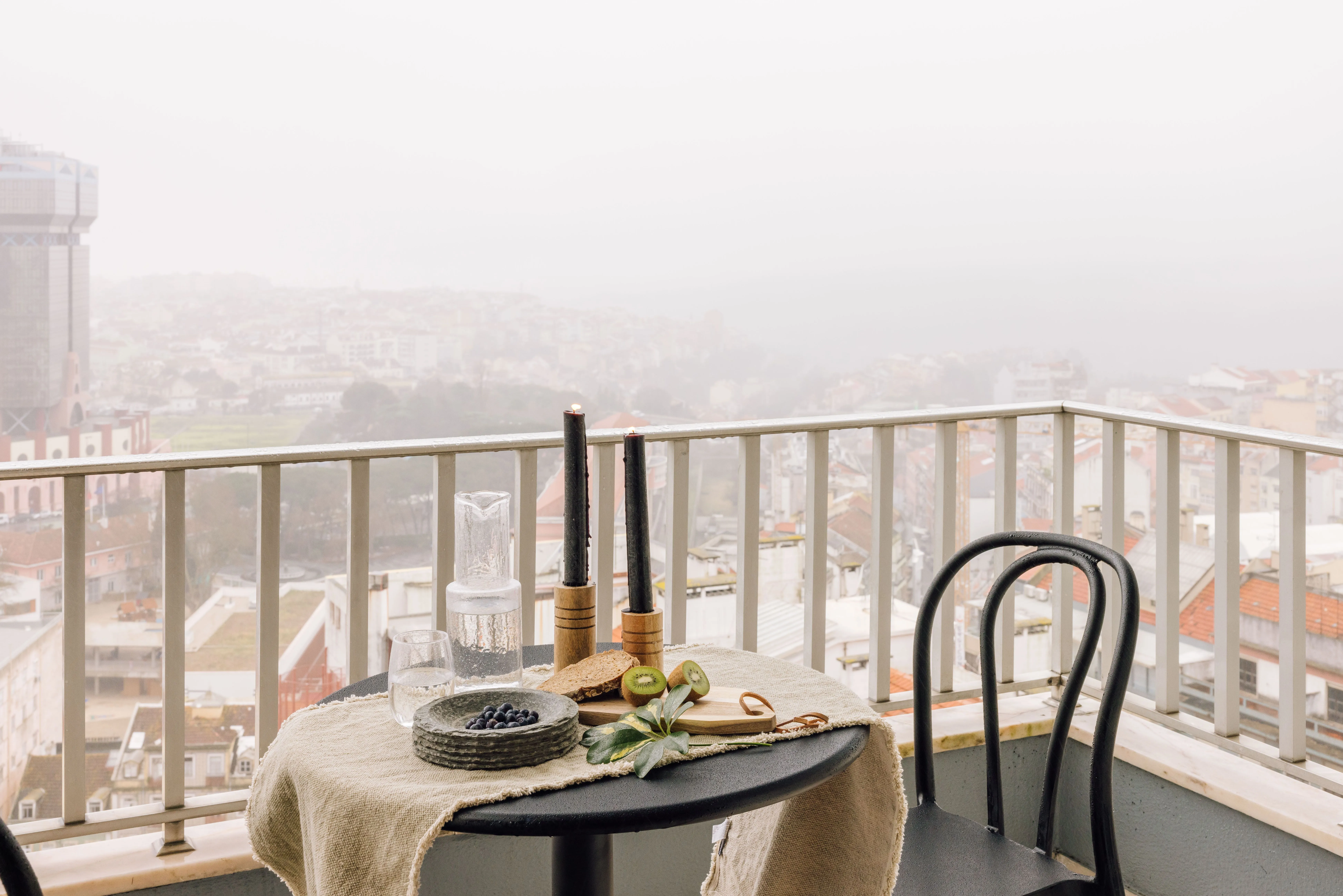 Stylish Lisbon Flat With High-speed Fiber & Pro Streaming Setup For Remote Work #3