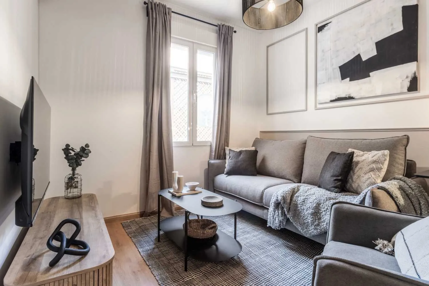 Elegant Madrid Flat With Pro Monitors And High-speed Internet For Remote Work #2