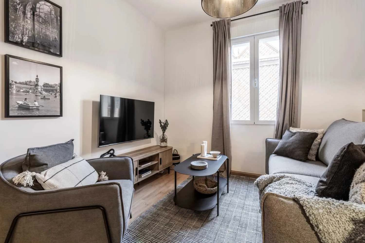 Elegant Madrid Flat With Pro Monitors And High-speed Internet For Remote Work #3