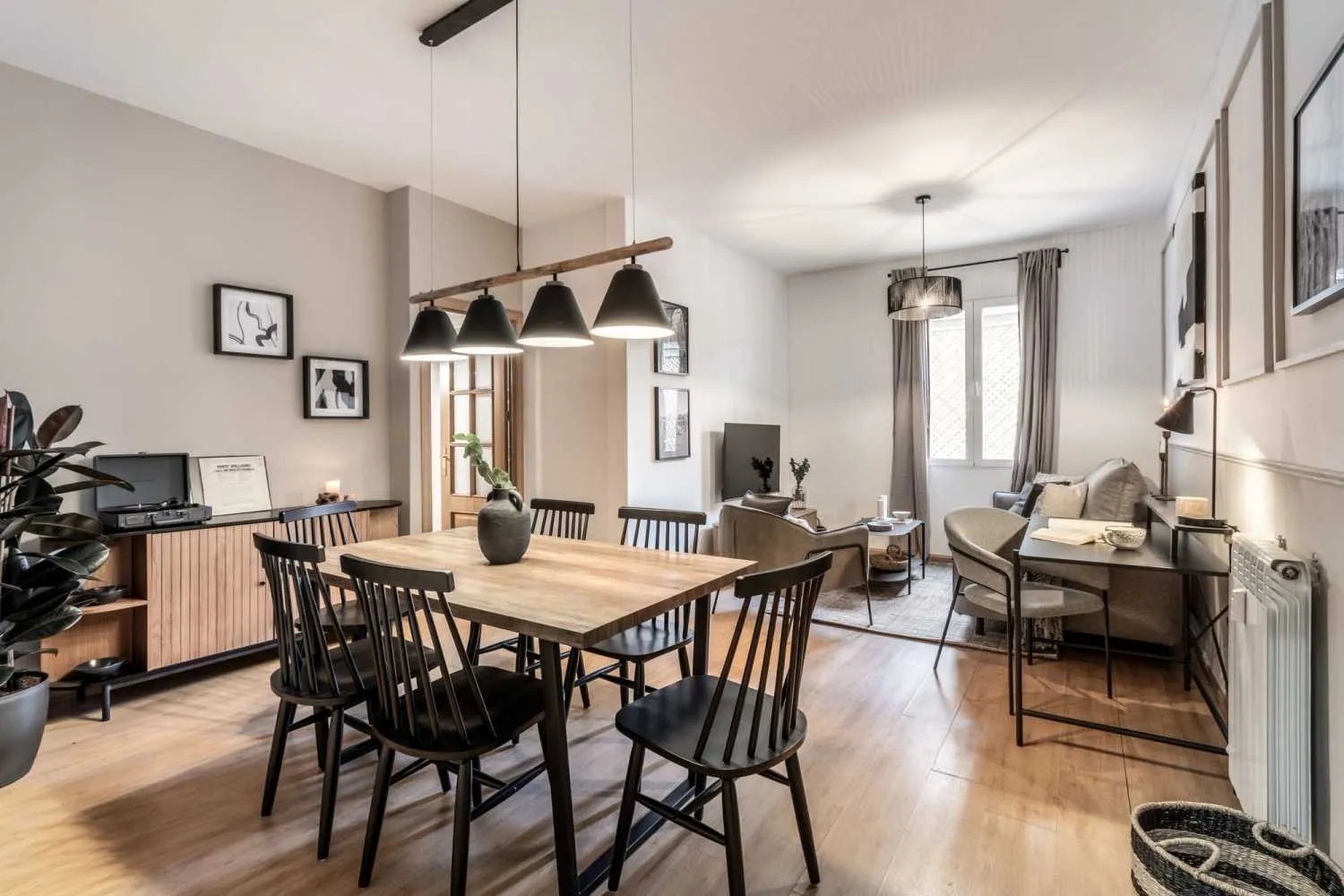 Elegant Madrid Flat With Pro Monitors And High-speed Internet For Remote Work #5