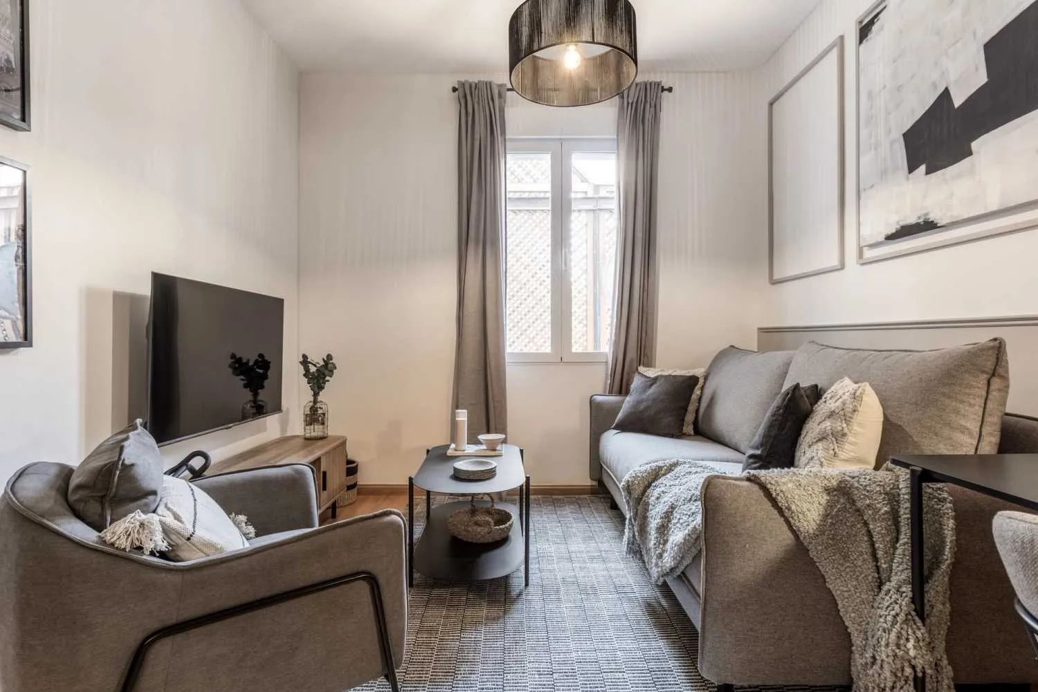 Elegant Madrid Flat With Pro Monitors And High-speed Internet For Remote Work #4