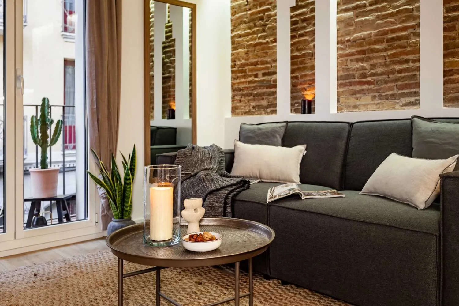Contemporary 42m2 Barcelona Flat With High-speed Fiber, Pro Workspace & Chef's Kitchen #4