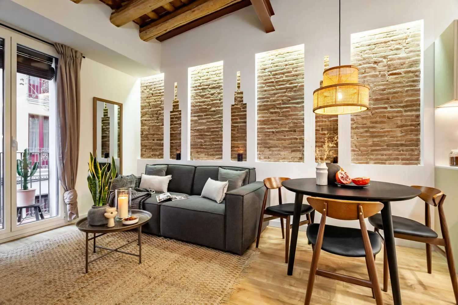 Contemporary 42m2 Barcelona Flat With High-speed Fiber, Pro Workspace & Chef's Kitchen #2