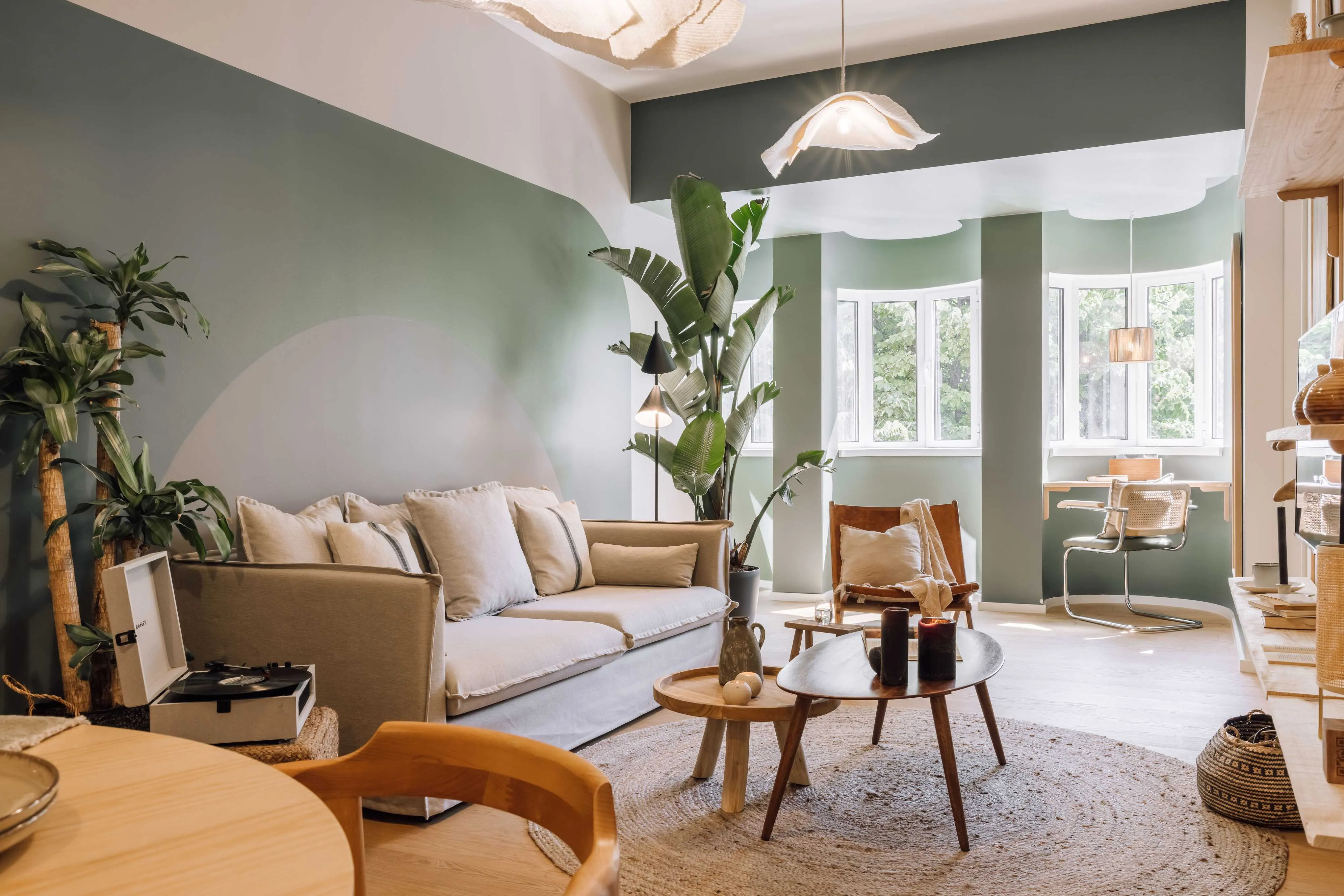Chic Lisbon Flat With Gigabit Internet, External Displays & Pro Workstation #2