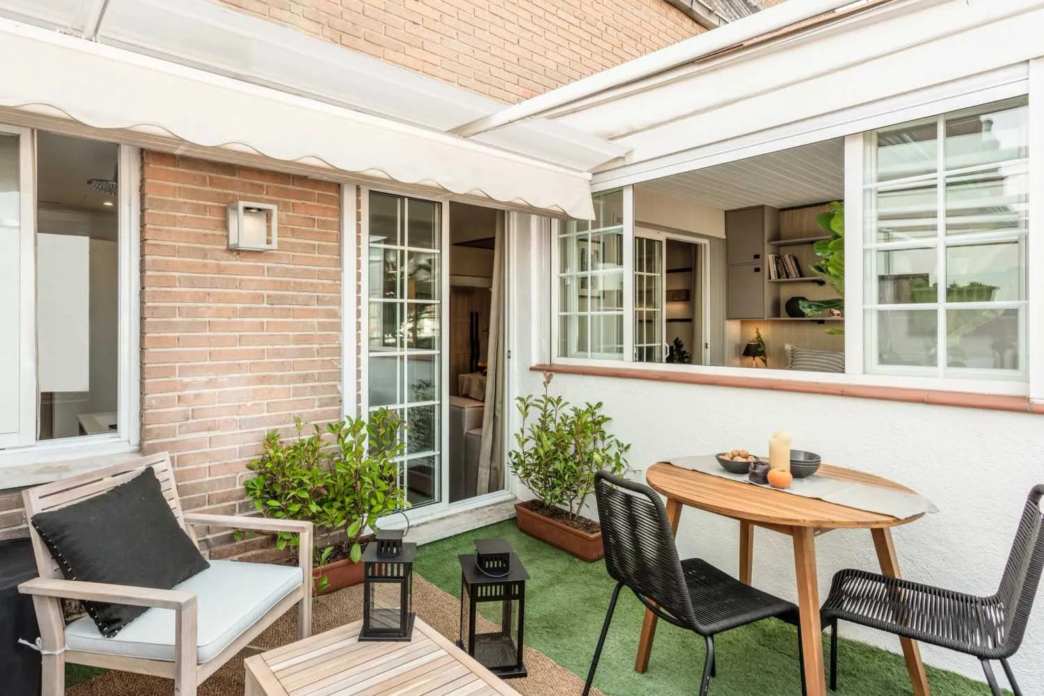 Sleek Madrid Flat With Pro Workspace, Hd Setup & Chef's Kitchen For Remote Work Flexibility #4