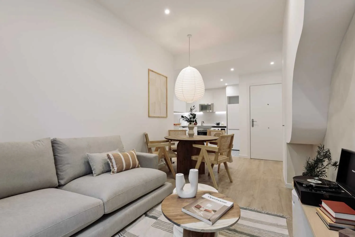 Refined 2br City Flat With High-speed Fiber & Pro Workspace In Barcelona Center #4