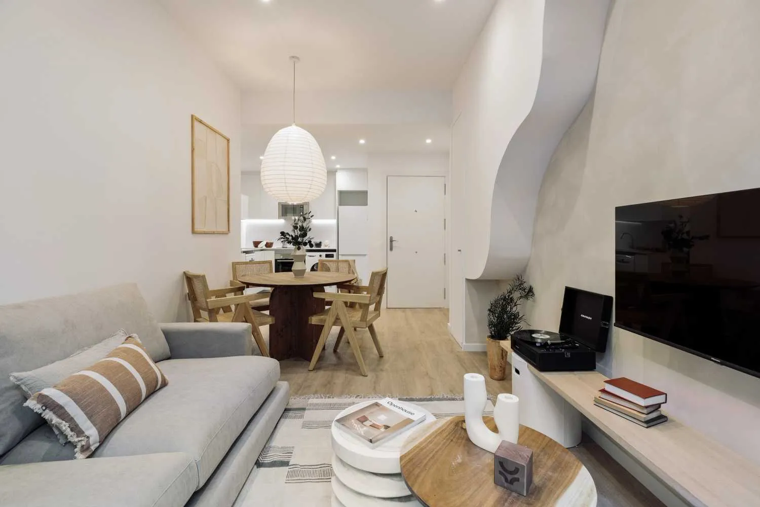 Refined 2br City Flat With High-speed Fiber & Pro Workspace In Barcelona Center #2