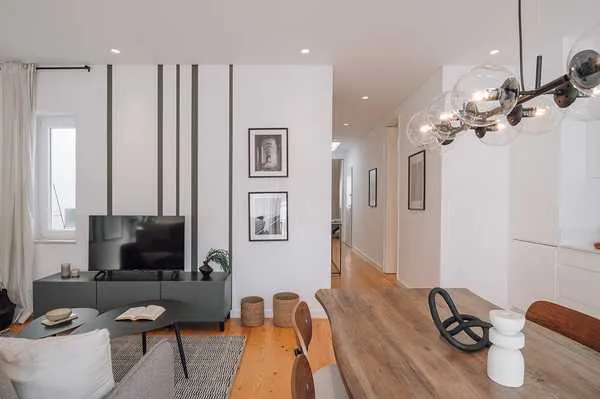 Airy 2-bed Lisbon Flat With Pro Workstation & Streaming Setup For Remote Professionals #5