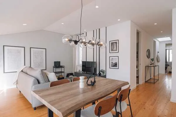 Airy 2-bed Lisbon Flat With Pro Workstation & Streaming Setup For Remote Professionals #3