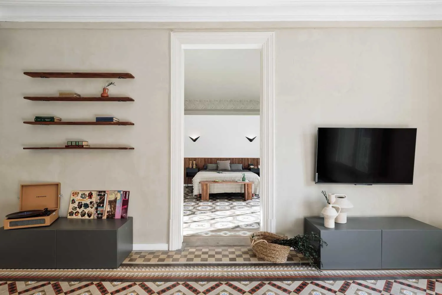 Upscale Barcelona Flat With Pro Workspace & Fiber Internet For Remote Professionals #4