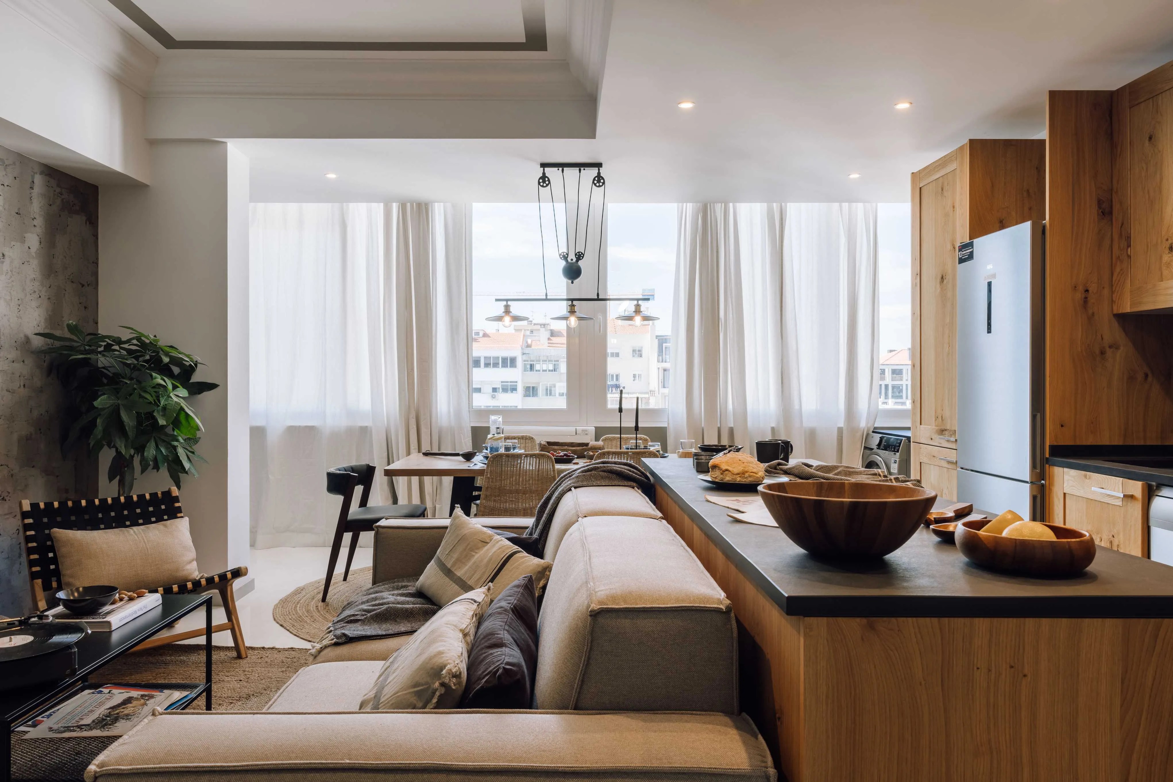 Upscale Lisbon Flat With Pro Home Office Setup And Chef's Kitchen For Remote Work #3