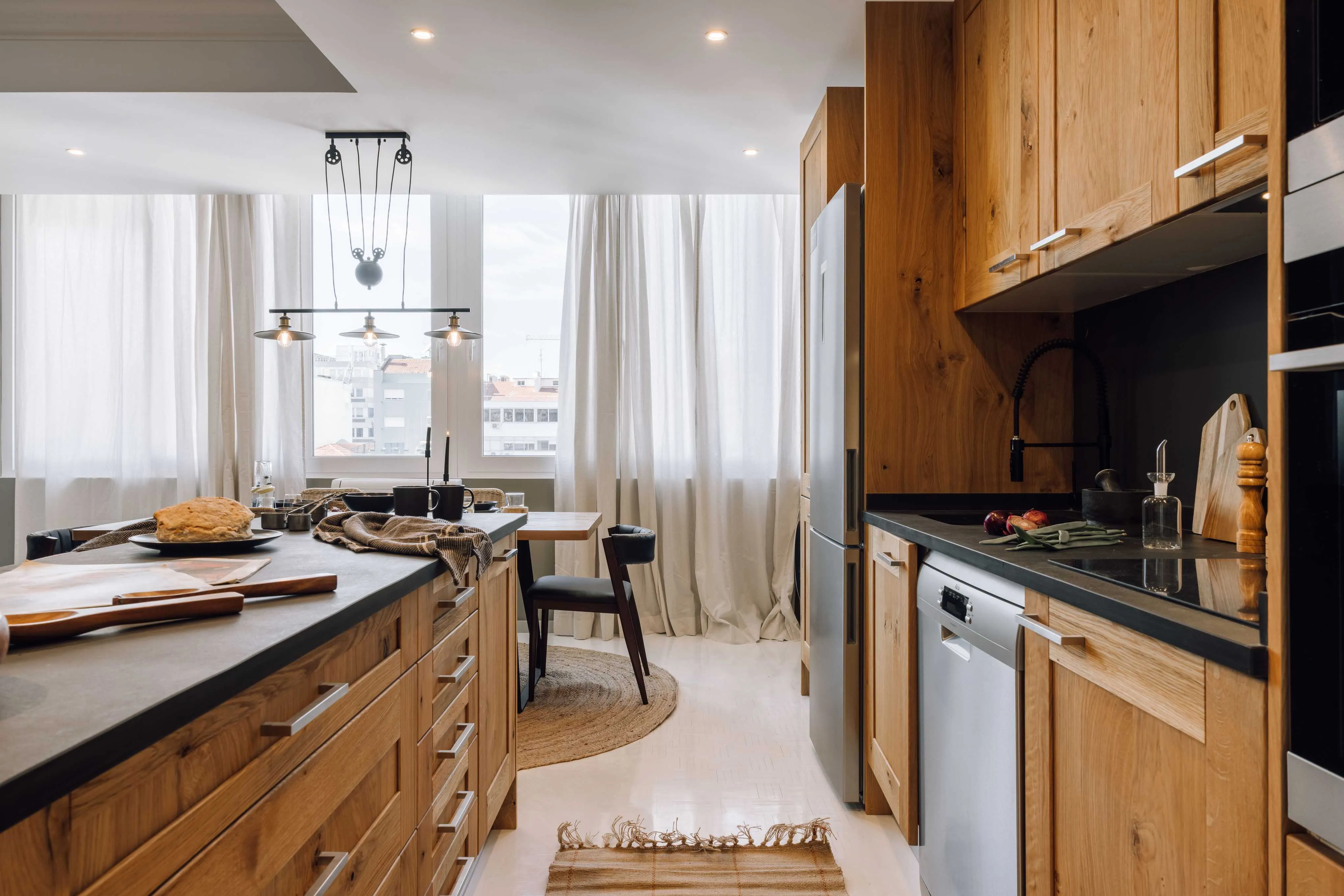 Upscale Lisbon Flat With Pro Home Office Setup And Chef's Kitchen For Remote Work #5