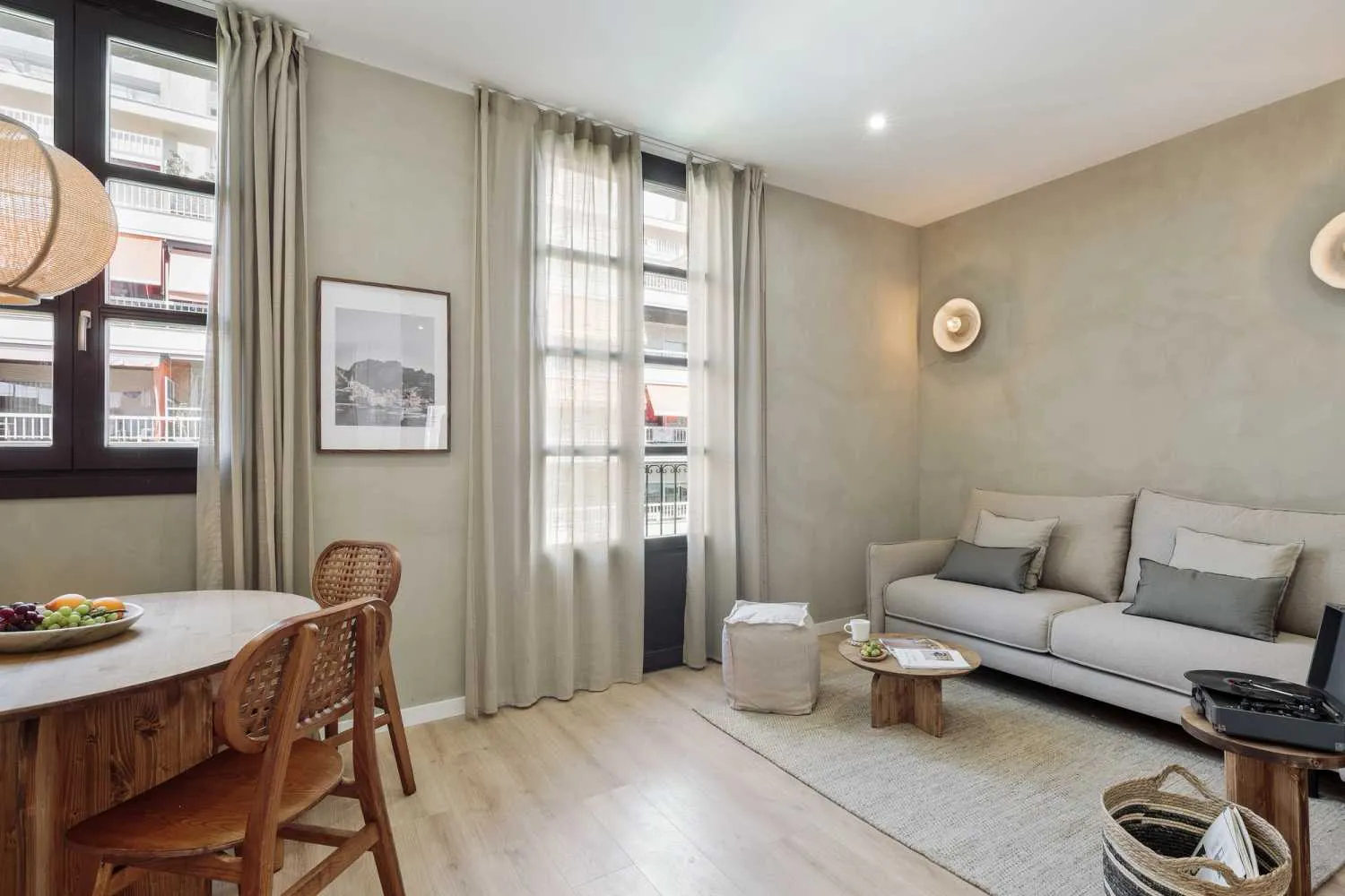 Vast 134m2 Barcelona Flat With Pro Home Office & Premium Connectivity #3