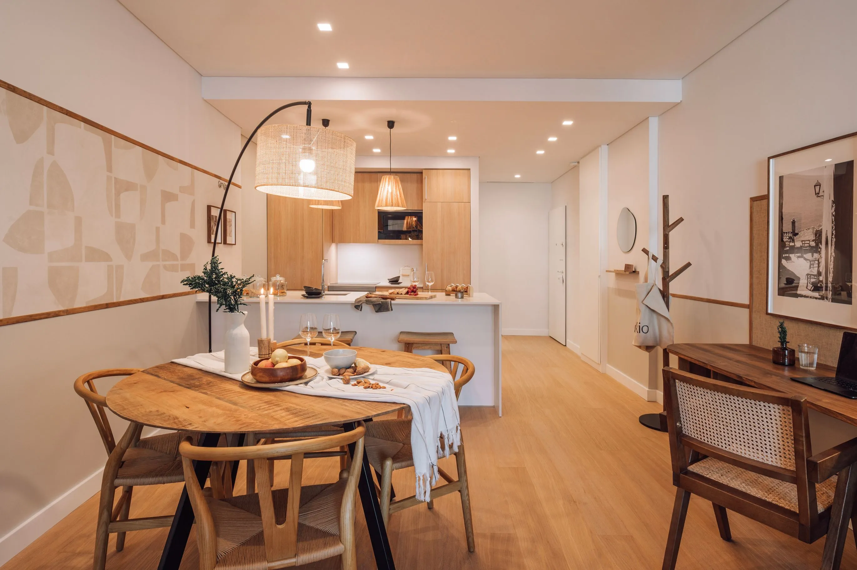 Trendy Lisbon 80m2 Flat With Pro Workspace, Dual Monitors & Chef's Kitchen For Remote Work #4