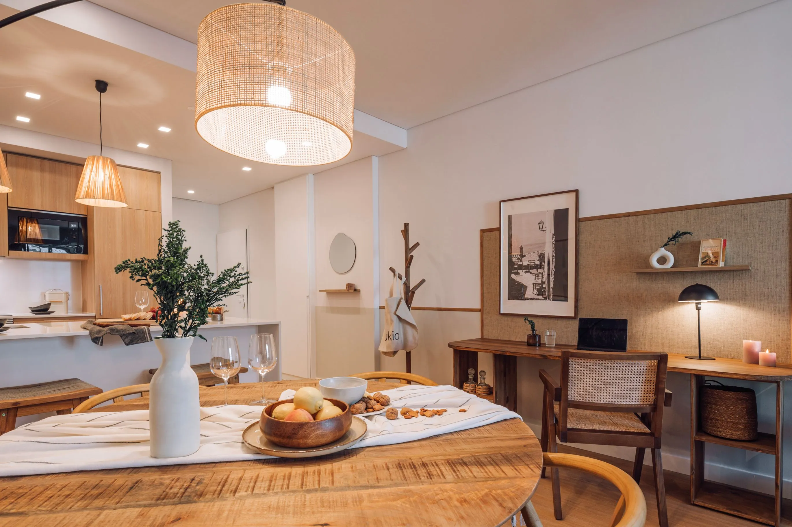 Trendy Lisbon 80m2 Flat With Pro Workspace, Dual Monitors & Chef's Kitchen For Remote Work #5