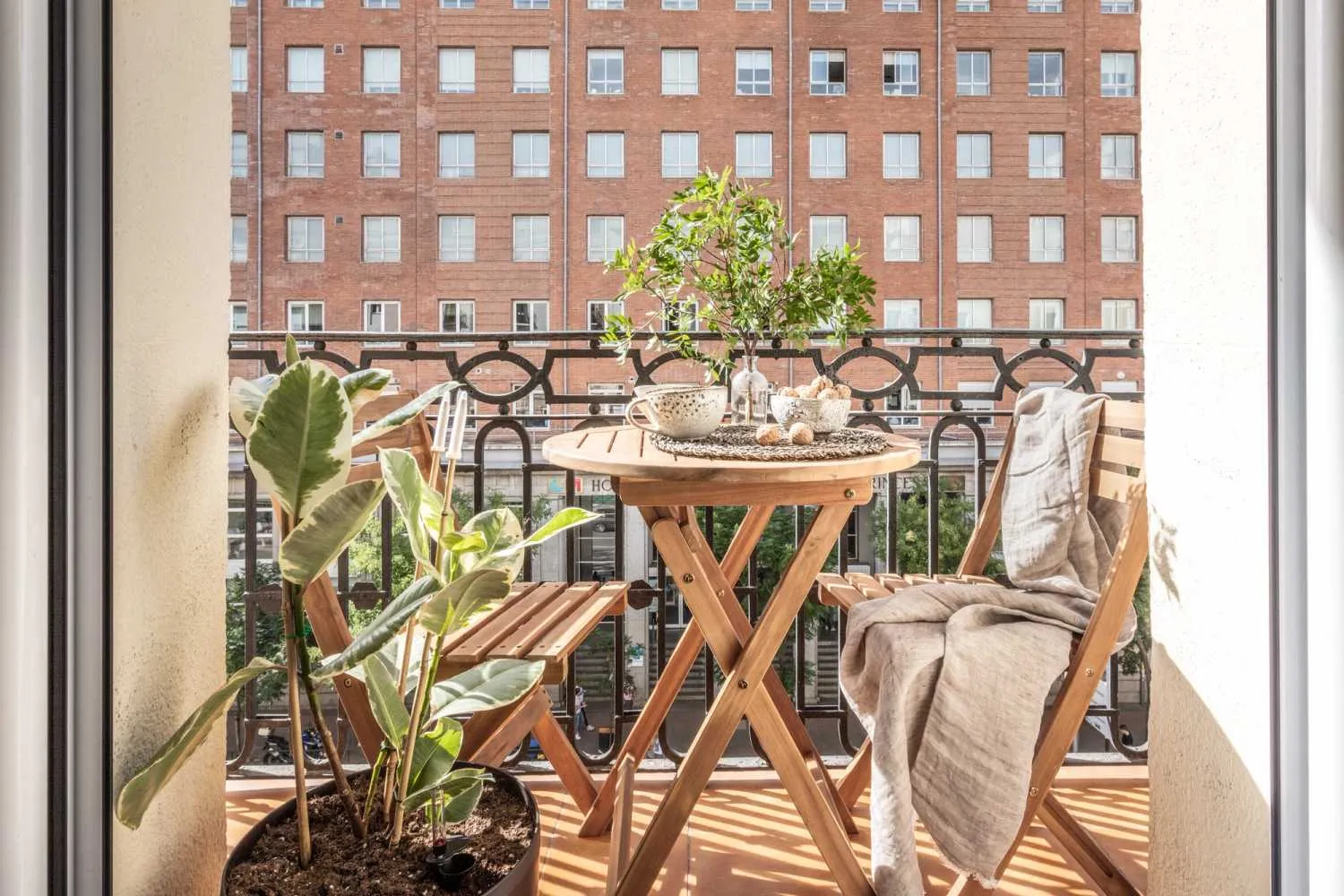 Modern Madrid Apartment With Premium Workspace & Gigabit Internet For Remote Work #5