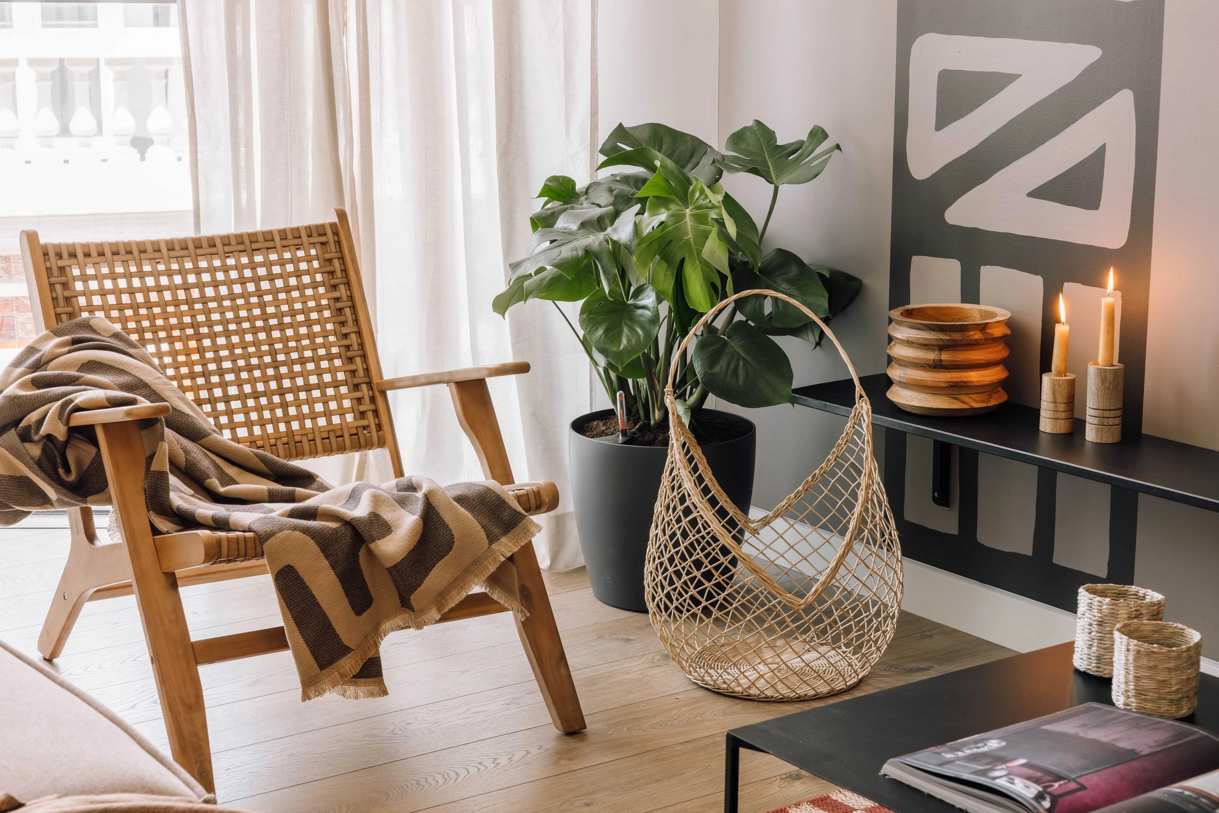 Modern Lisbon Flat With Gigabit Internet & Pro Workstation For Remote Professionals #4