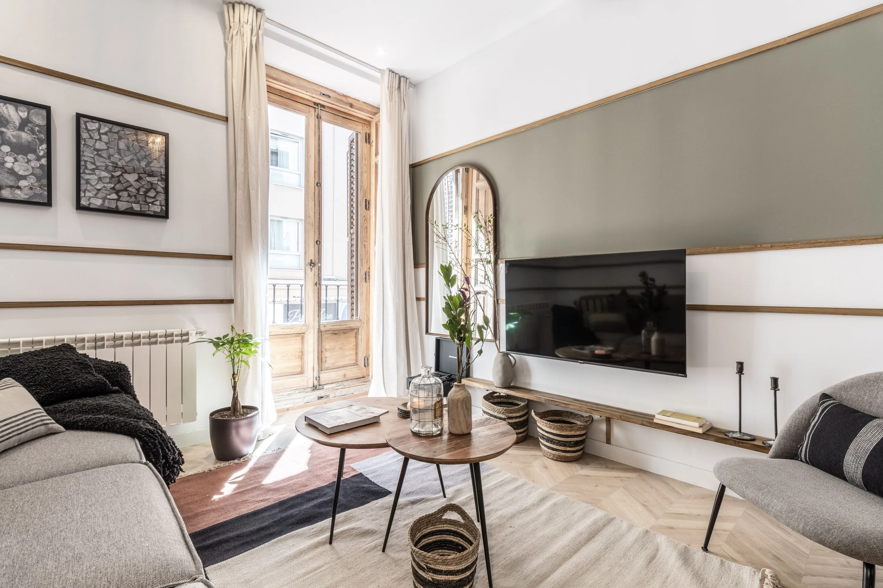 Spacious Madrid Flat With Gigabit Internet & Pro Workspace For Remote Professionals #3