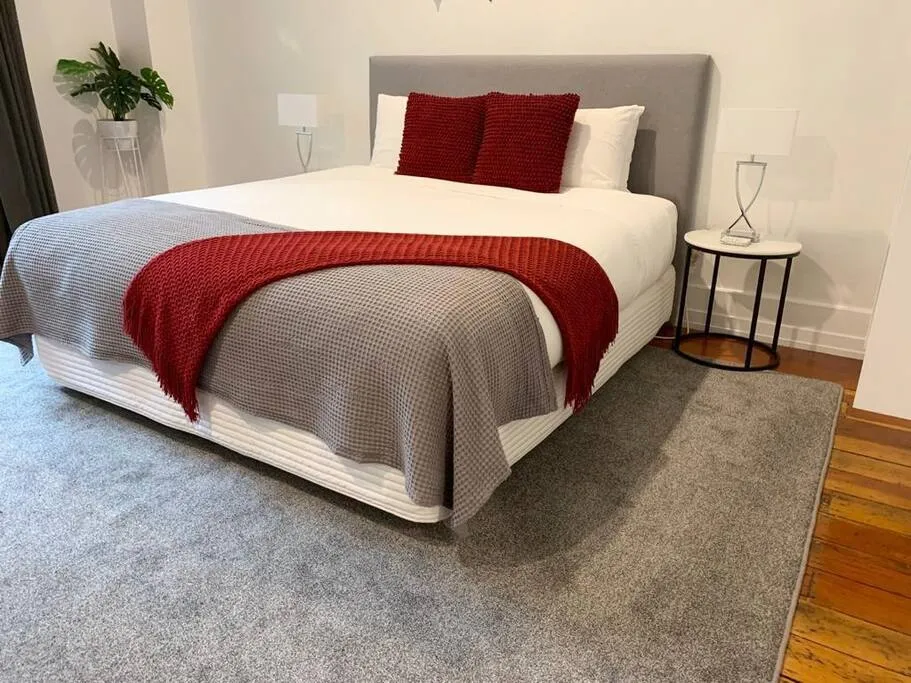 Premium Cozy Auckland Flat For Digital Nomads - Private Home Office, Sky Tower View #3
