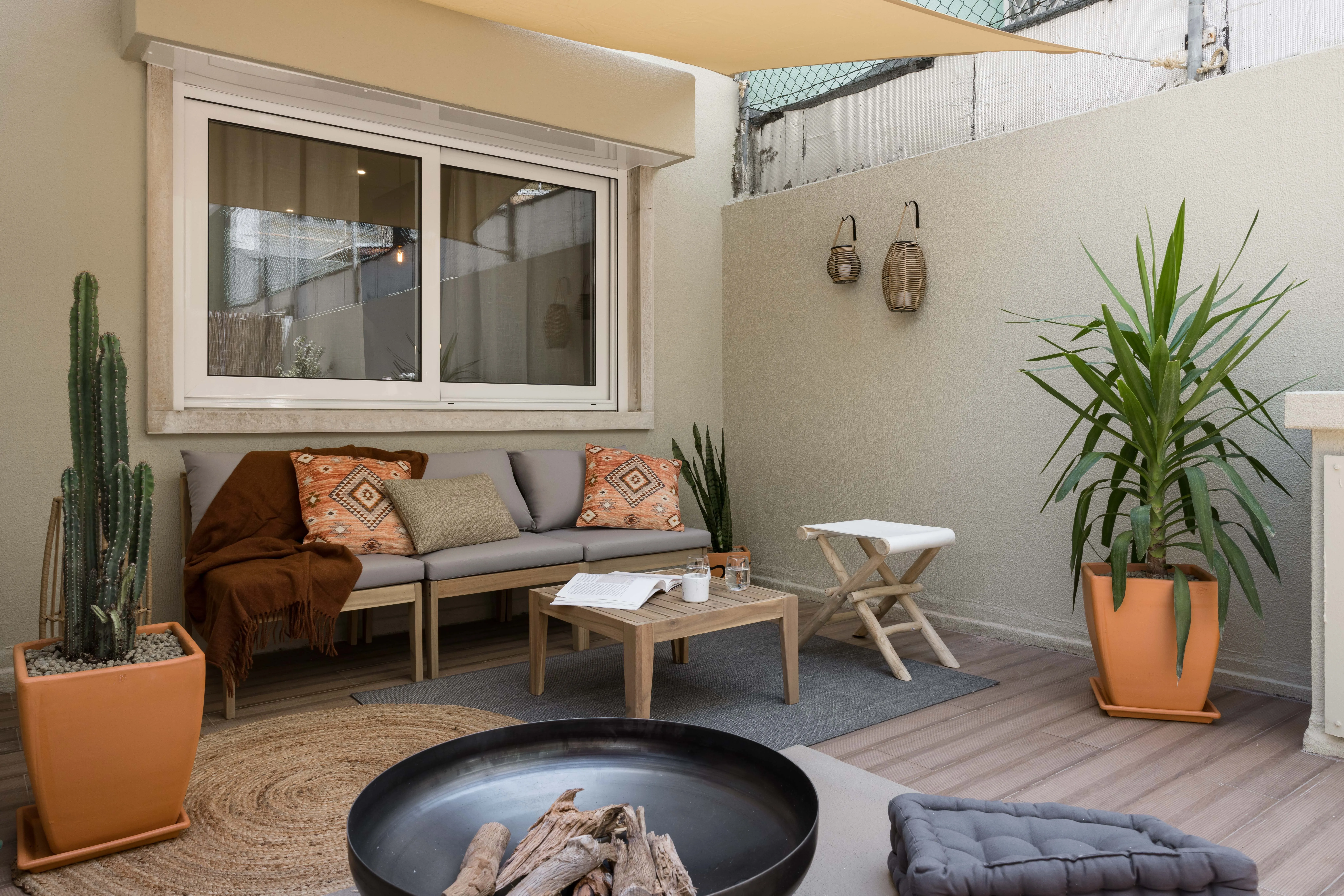 Spacious Lisbon Flat With High-speed Fiber & Dual Monitors For Remote Work Success #4