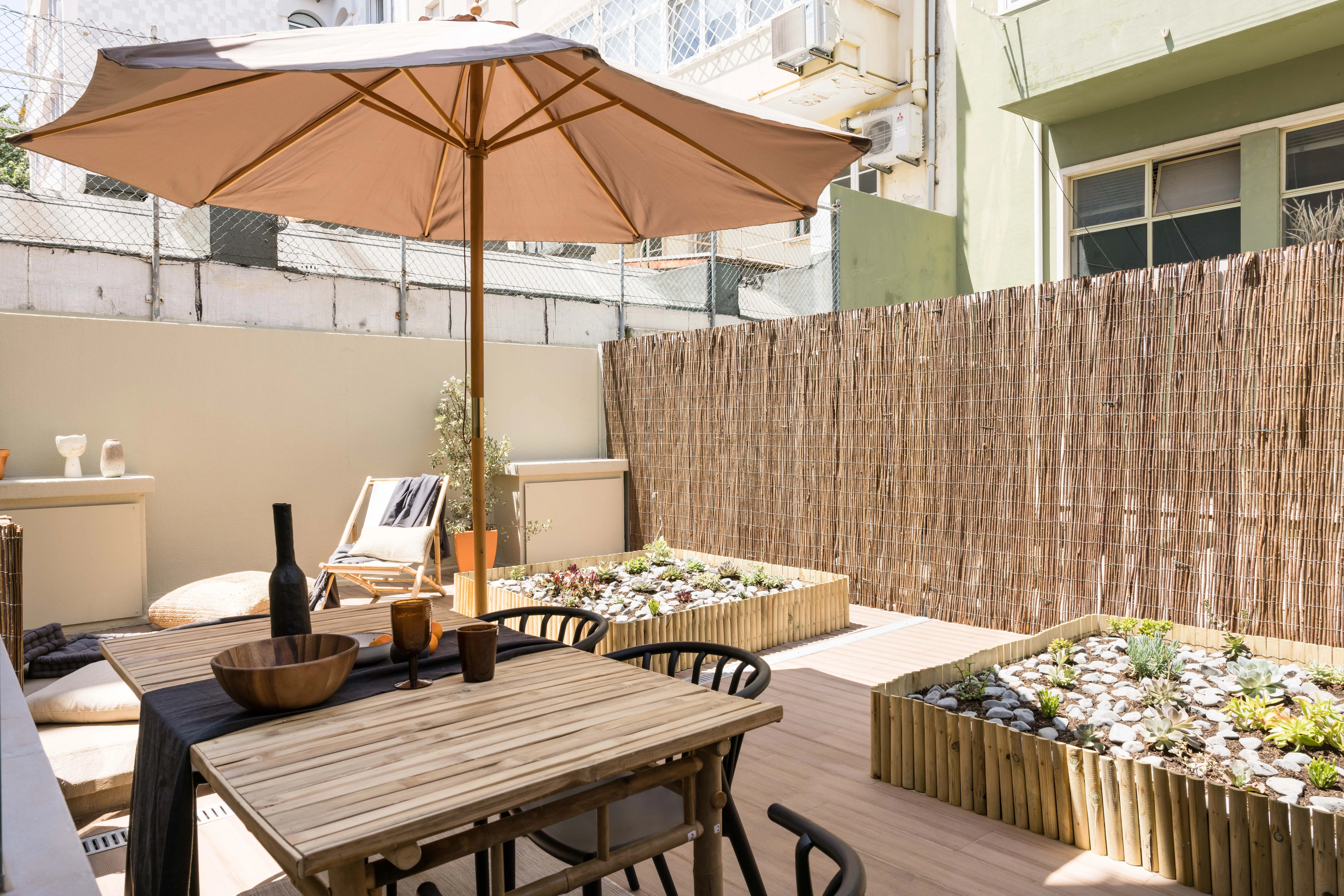Spacious Lisbon Flat With High-speed Fiber & Dual Monitors For Remote Work Success #2