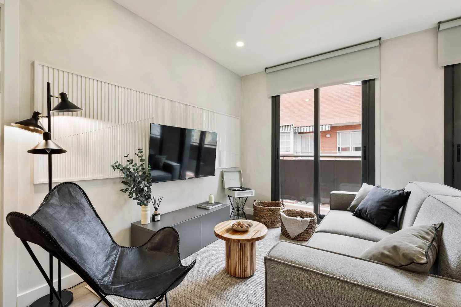 Chic 2-bed Flat With Home Office & Gigabit Internet In Barcelona #5