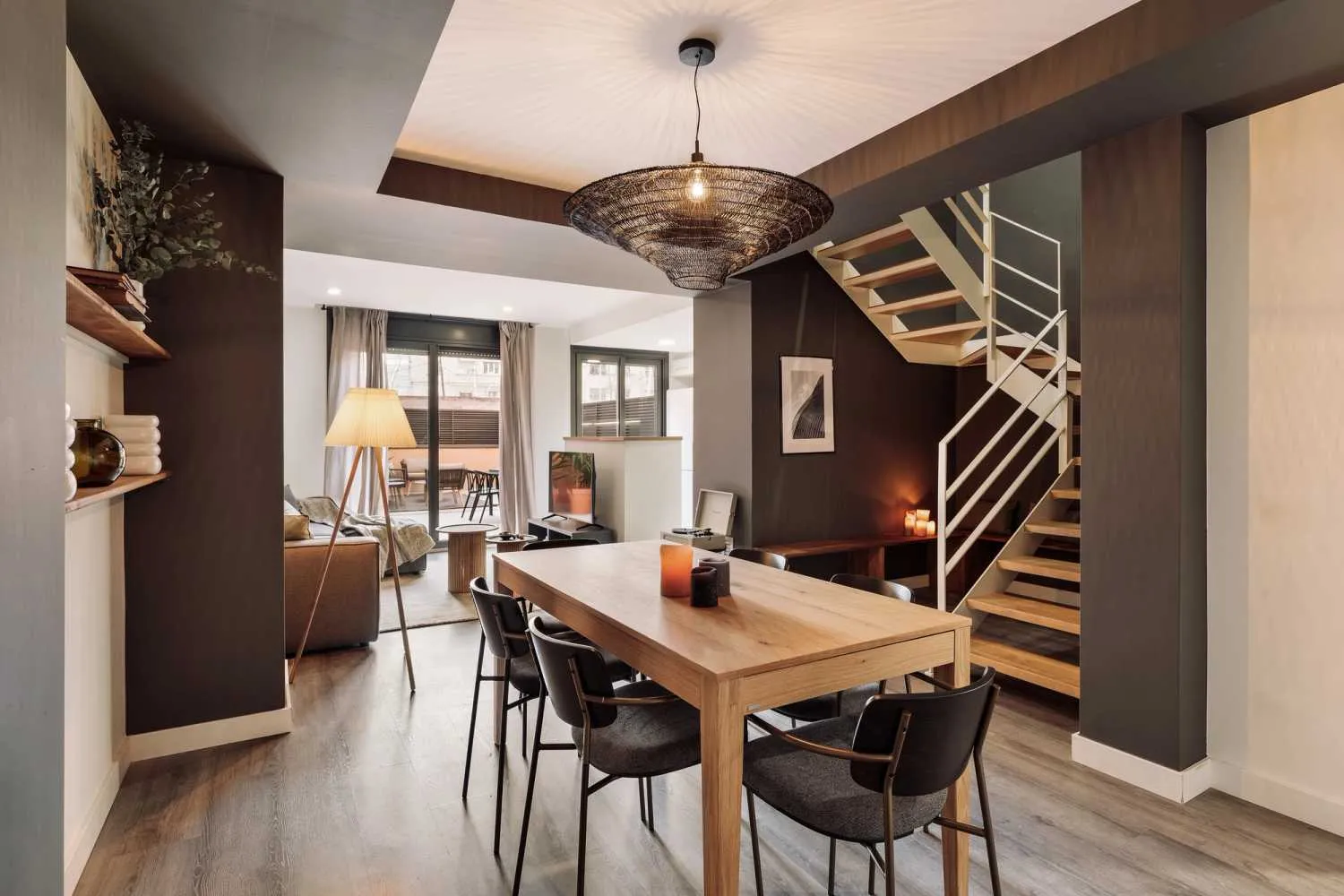 Luxurious 3-bed Designer Flat With Gigabit Internet & Pro Workspace In Barcelona Center #5