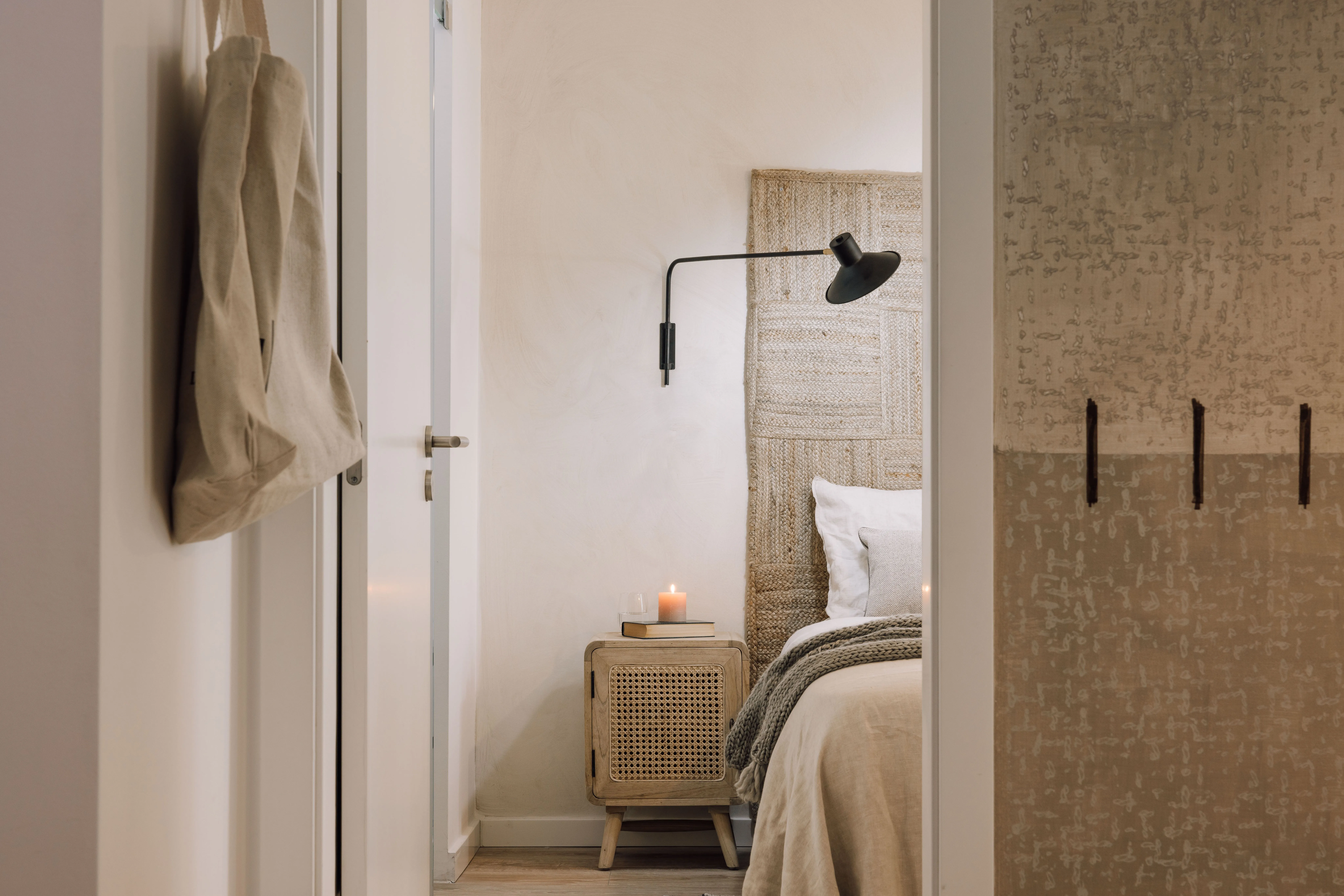 Contemporary Lisbon Flat With Ultra-fast Wifi, External Displays, And Modern Kitchen #4