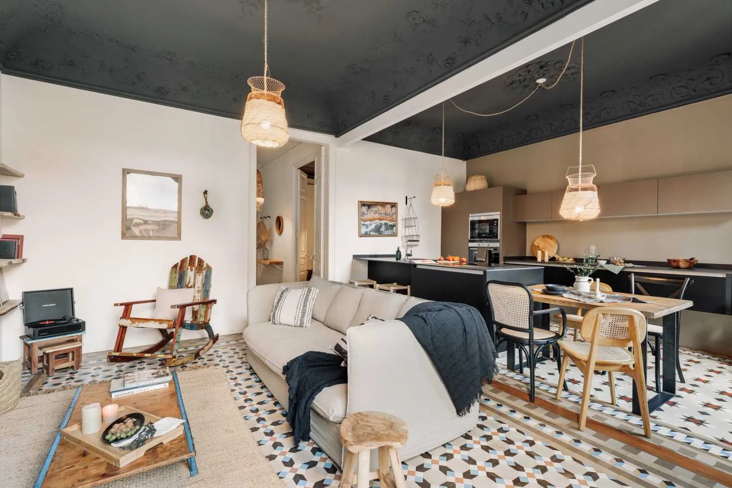 Sleek Barcelona Flat With Gigabit Internet & Pro Workspace For Digital Nomads #5
