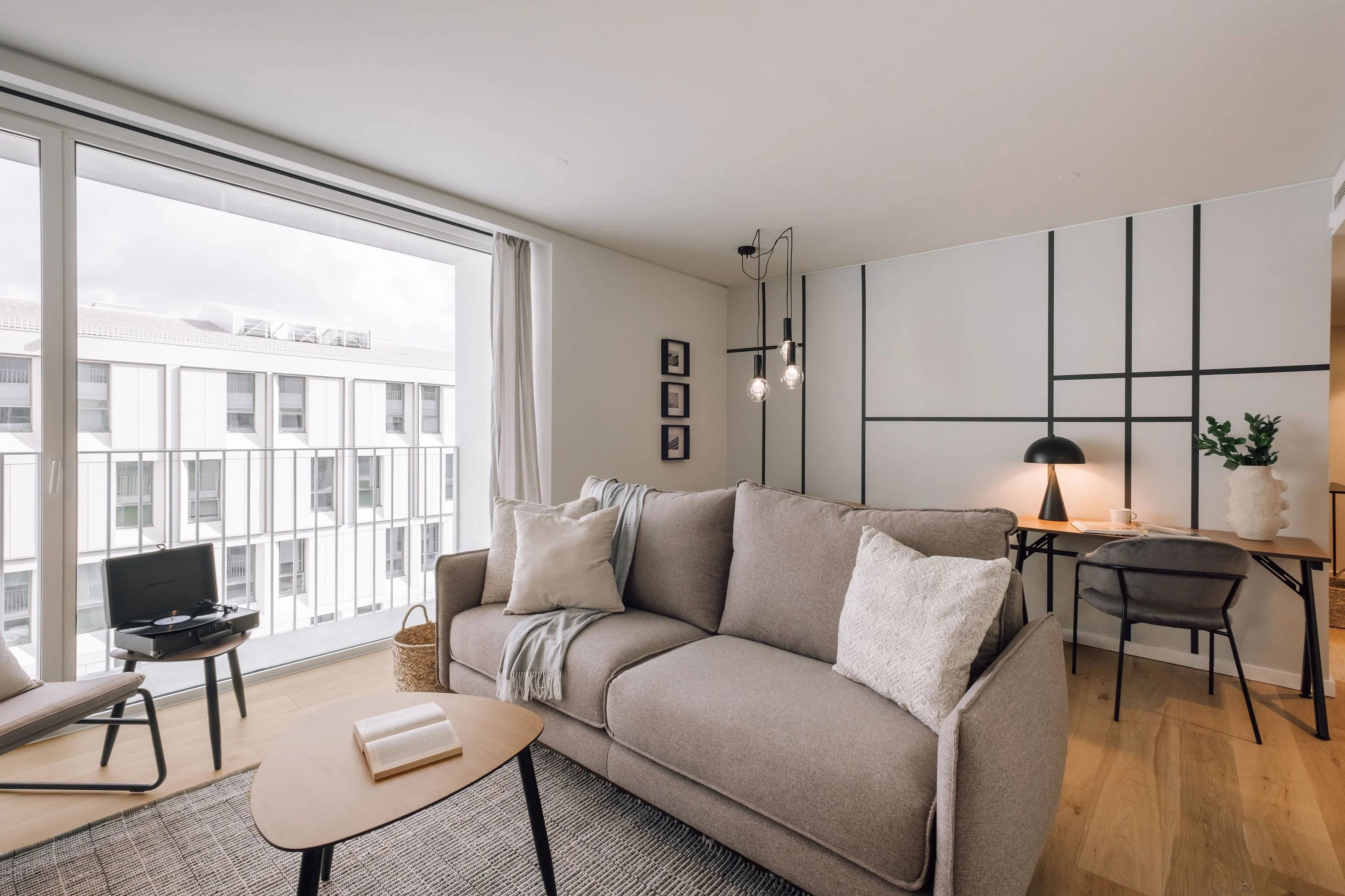 Spacious Lisbon Flat With Ultra-fast Wifi & Pro Work Setup For Digital Nomads #2