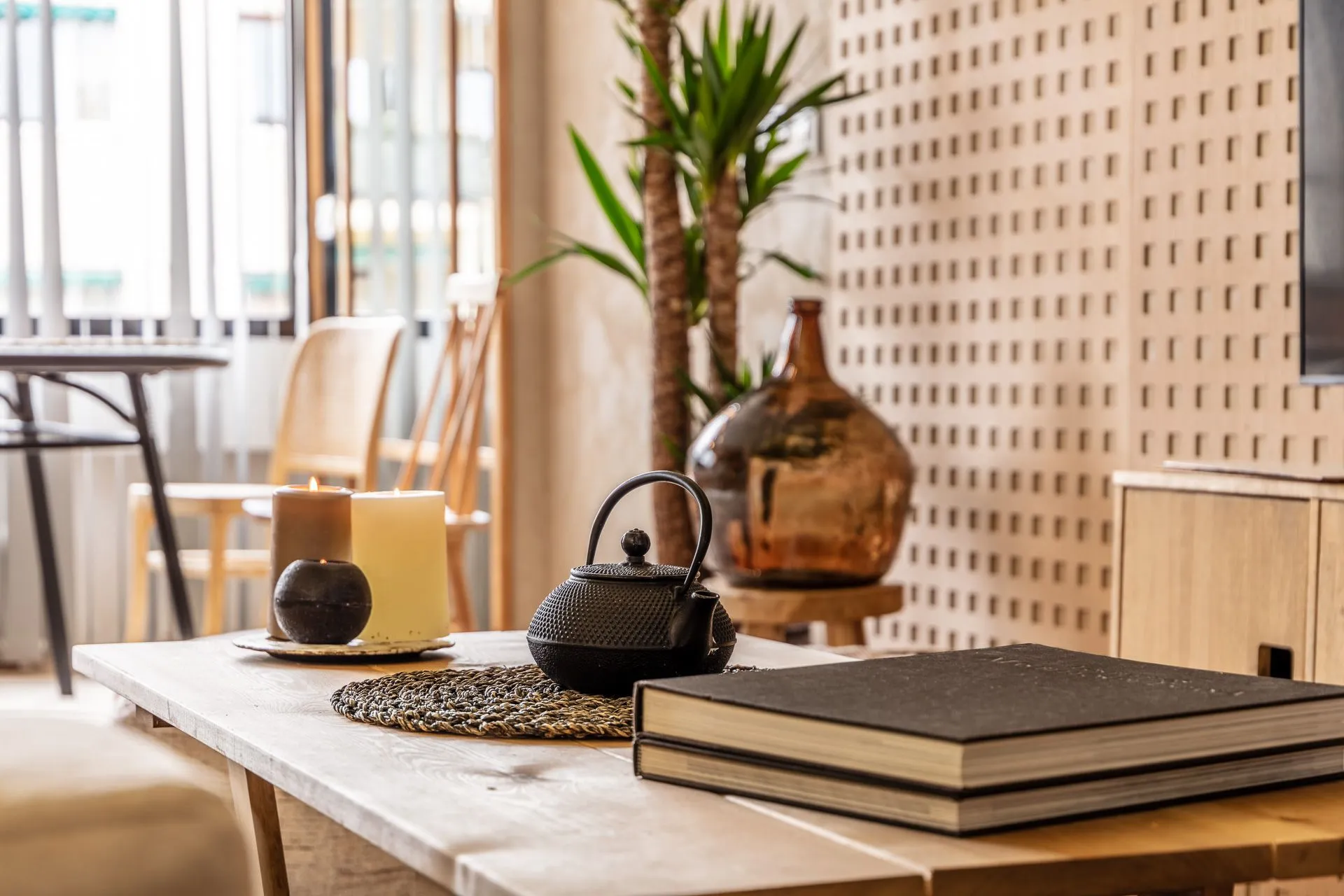 Contemporary Madrid Flat With High-speed Fiber & Pro Home Office Setup For Remote Work #5