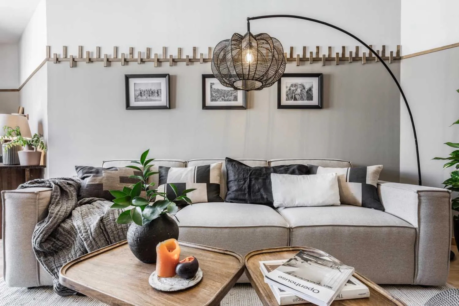 Impressive Madrid Flat With Pro Monitors & High-speed Fiber For Remote Work Success #5