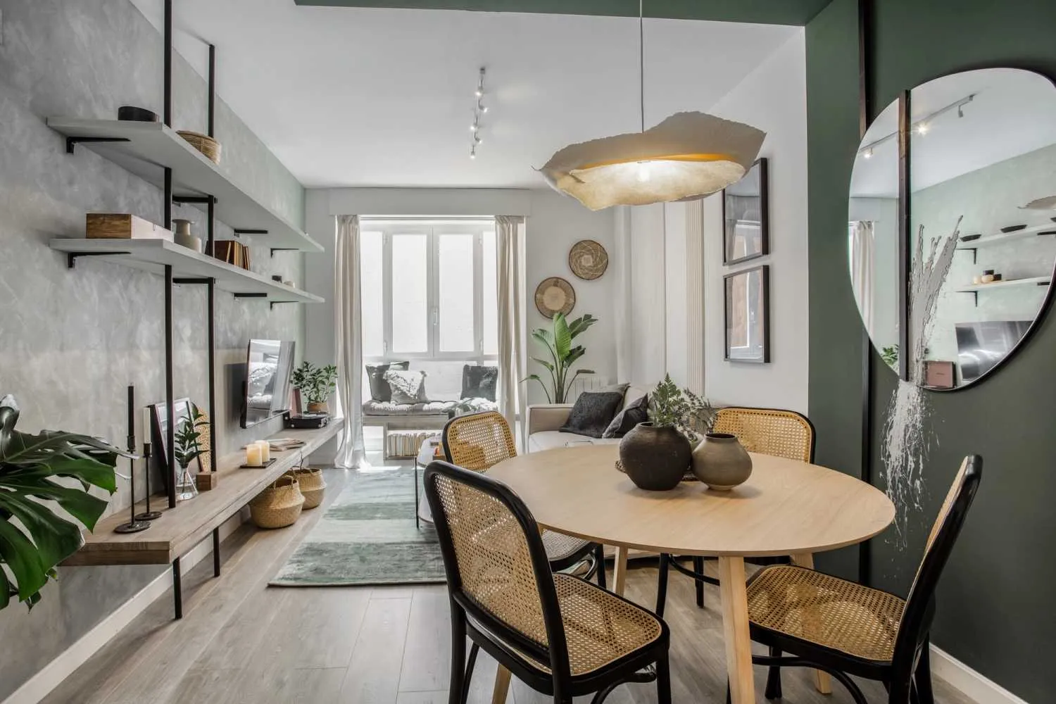 Sleek Madrid Flat With High-speed Fiber & Pro Workspace For Digital Nomads #5