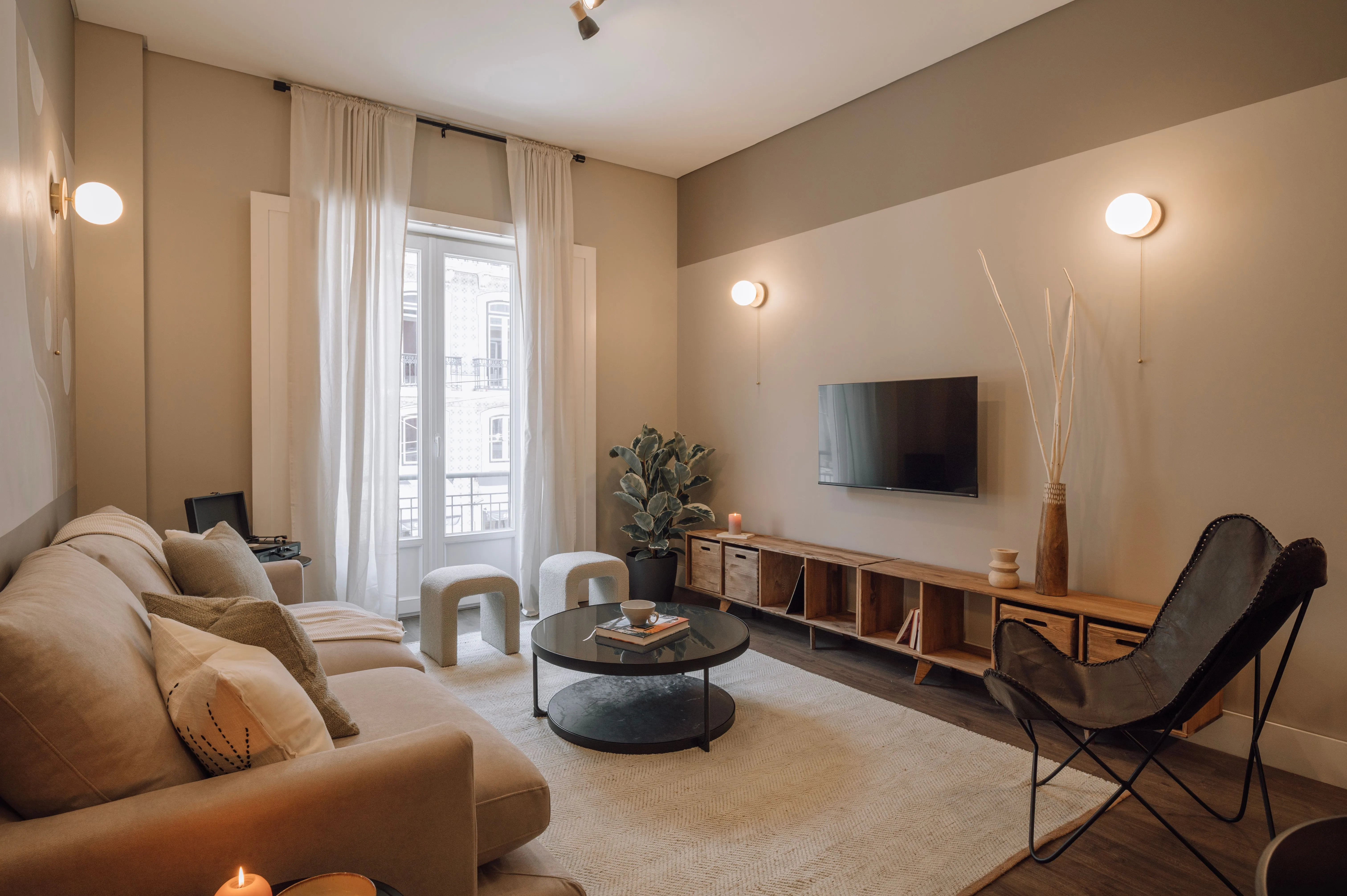 Designer Lisbon Flat With Pro Workspace & Streaming Setup For Digital Nomads #5