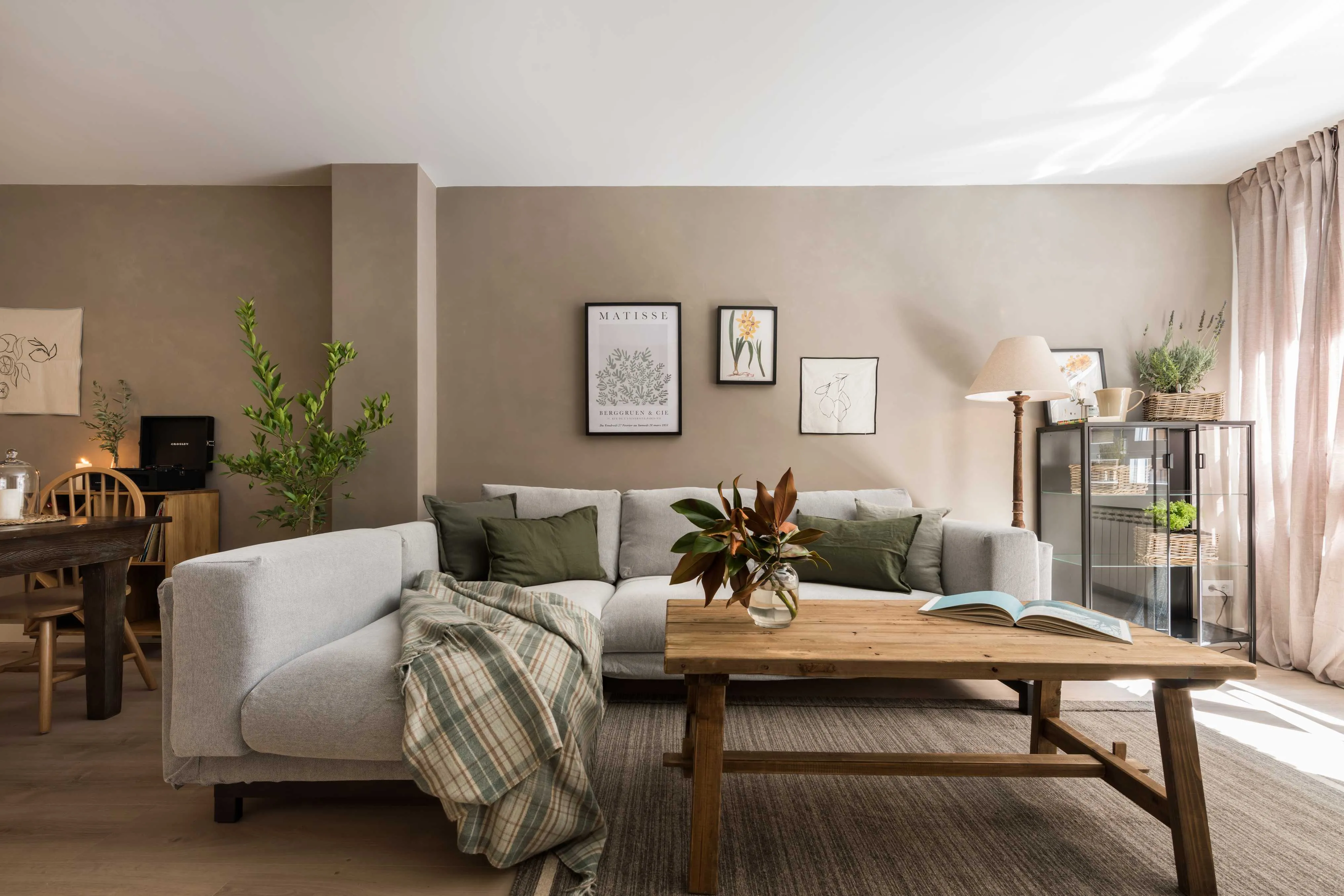 Madrid Designer Flat With High-speed Fiber & Pro Home Office For Remote Work #3