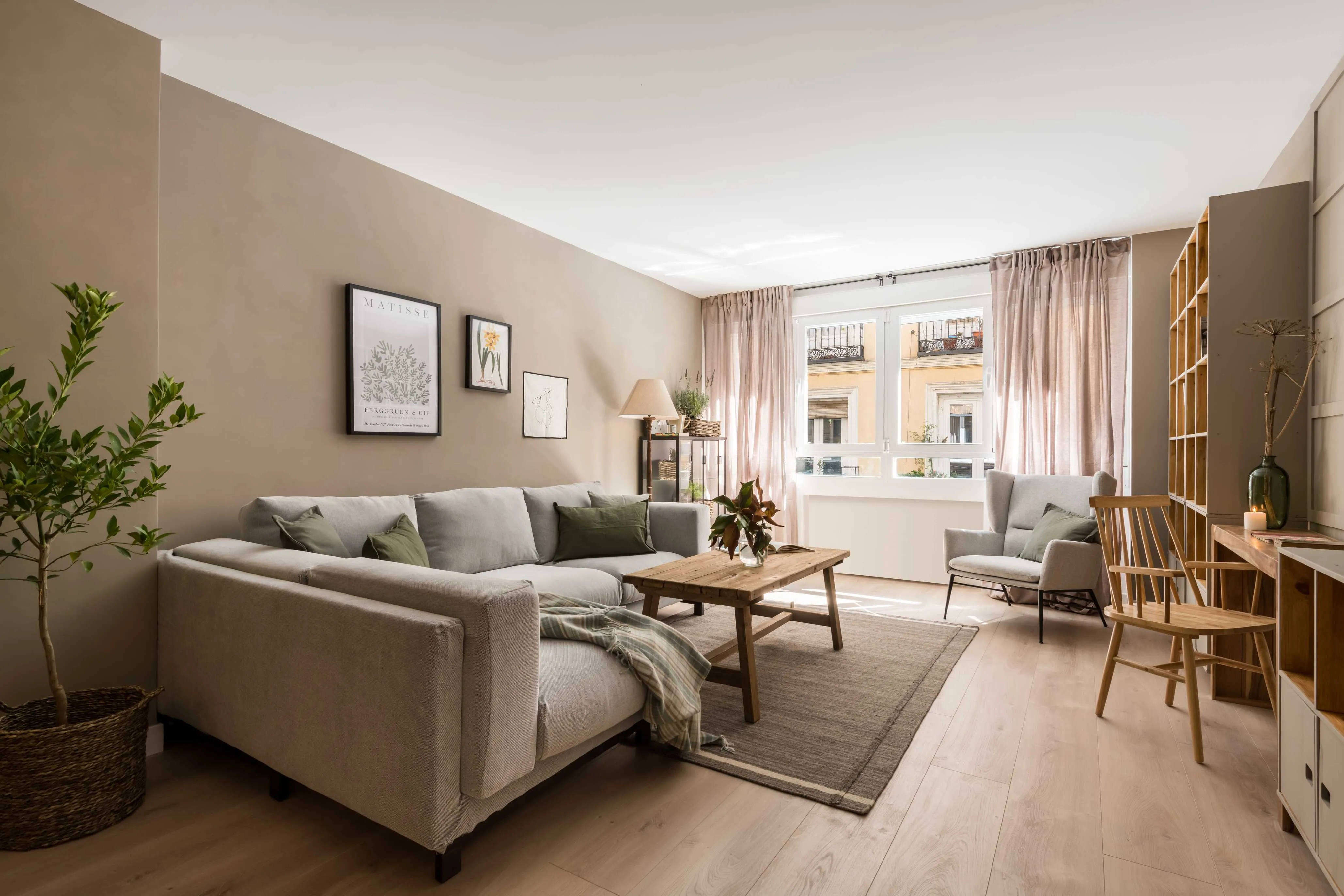 Madrid Designer Flat With High-speed Fiber & Pro Home Office For Remote Work #4