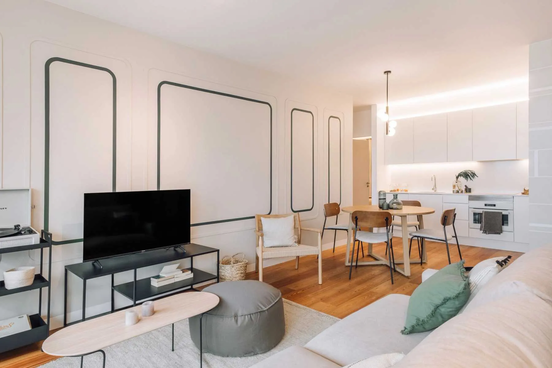 Contemporary Lisbon Flat With Pro Home Office & Streaming Gear In Historic District #5